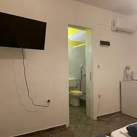 Yellow House Сasa de vacaciones Logaras