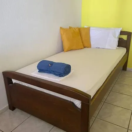 Сasa de vacaciones Yellow House *