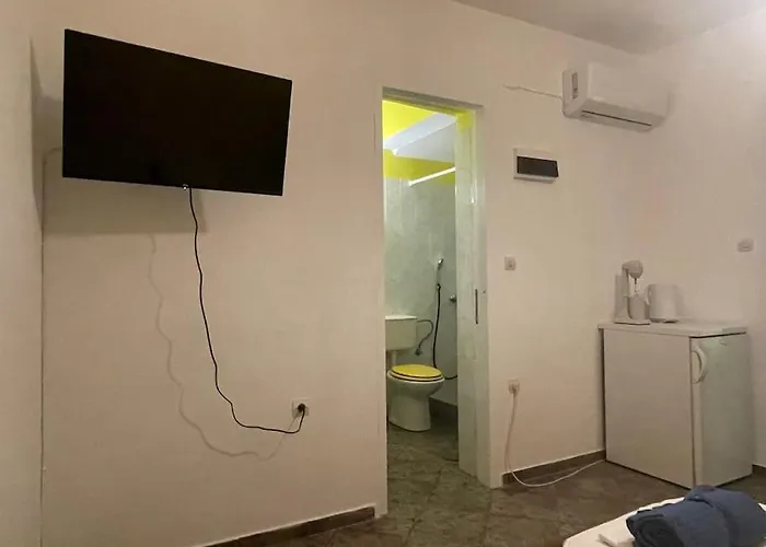 Yellow House Дом отдыха Логарас