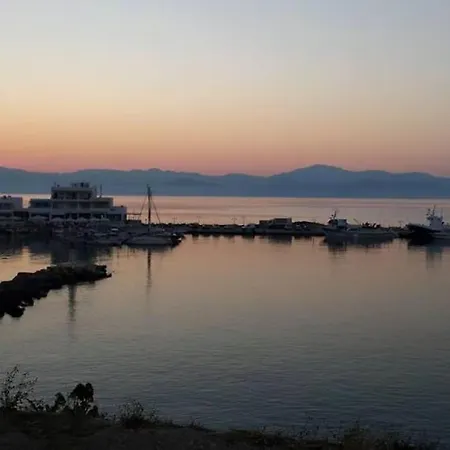 Yellow House 別荘 ロガラス