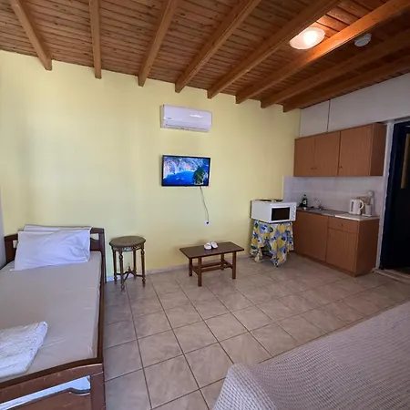 Yellow House * Logaras