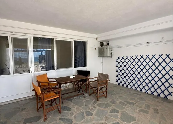 Yellow House Casa de Férias Logaras